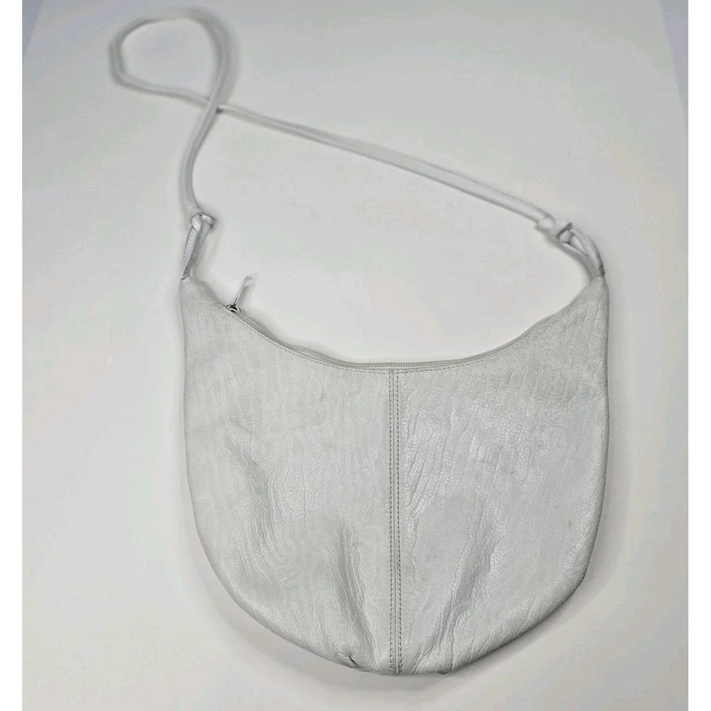 Vtg White Leather Crescent Shoulder Bag Hong Kong Women's Small‎ Pebble Leather
